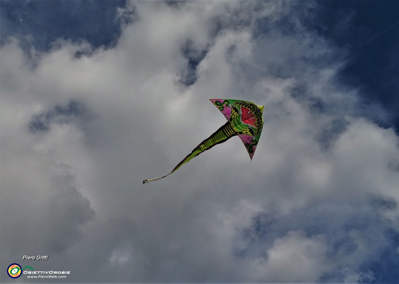94 Un aquilone vola in cielo.JPG